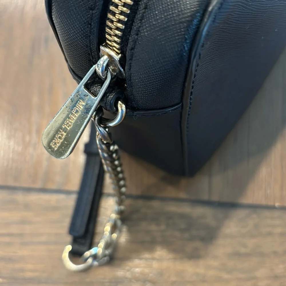 🖤💛MICHAEL KORS
Chain-Link Saffiano Leather Crossbody Bag - Picture 7 of 11
